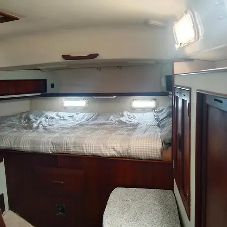 Botel Velero Whimsy Valencia