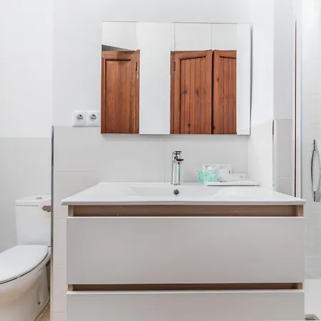 Travel Habitat Port Valencia. * فالنسيا