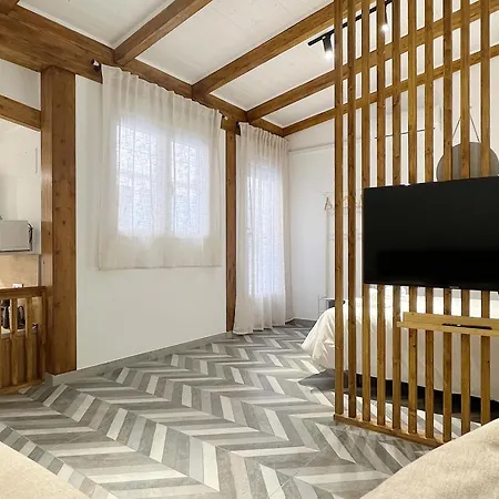 Encantador Vigas De Madera Appartamento