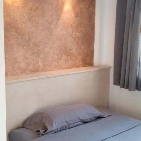 Y Suite. Upv, Uv Y Playa Valencia