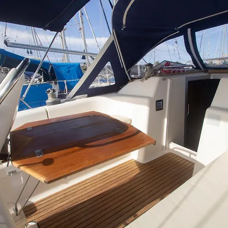 Autentico Velero En Bådhotel Valencia