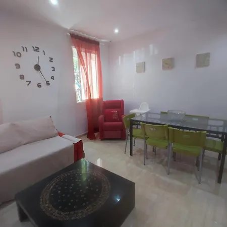 Apartamento Planta Baja, Bien Comunicada, Cerca De La Playa