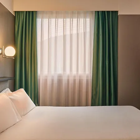 Malcom And Barret 3*