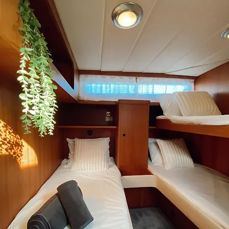 船上ホテル Malmo's Yacht バレンシア