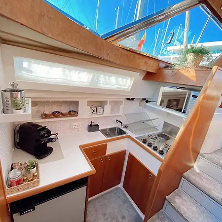 Malmo's Yacht 船上ホテル バレンシア