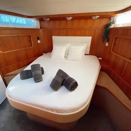 船上ホテル Malmo's Yacht