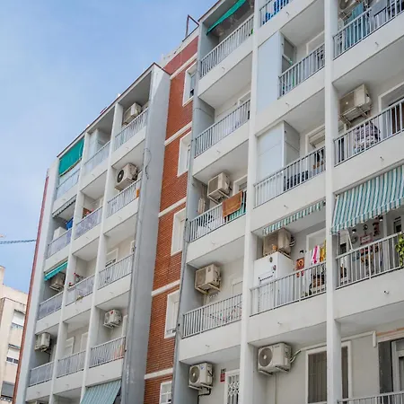 Nautico Junto A La Playa Malvarrosa *