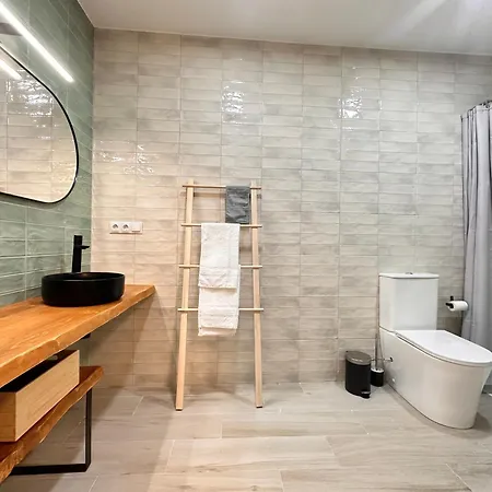 Alberola Industrial Style Apartman *