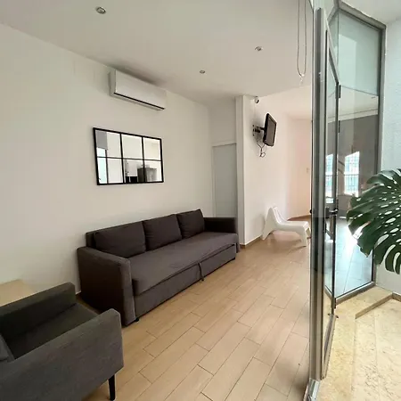 Luxury Apartment *