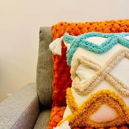 Color & Design Next To Russafa Soho Apartment