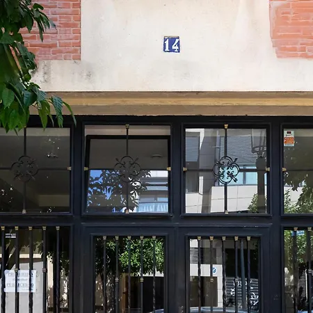 Singularstays Padre Urbano *