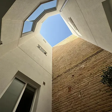 Luxury Apartment *