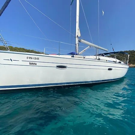 Botel Velero En Puerto De *