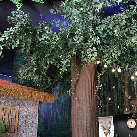 The Pod Village אכסניה *