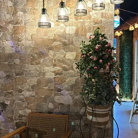 אכסניה The Pod Village