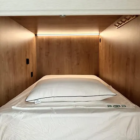 אכסניה The Pod Village ולנסיה