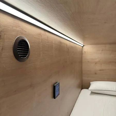 אכסניה The Pod Village ולנסיה