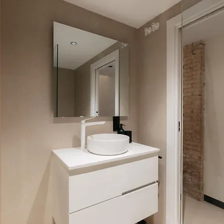 Lovely Exclusivity In Center Apartment