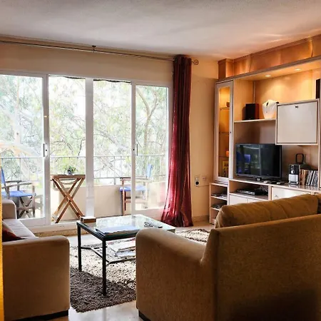 شقة Comfy And Luminous With Balcony *