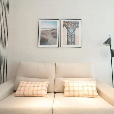 Comfortable In L Valencia