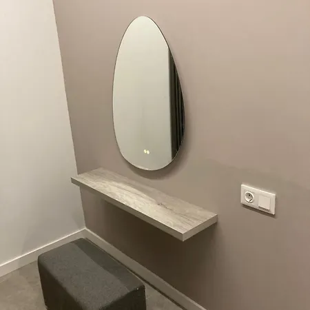 Amplio Estudio En Apartamento *