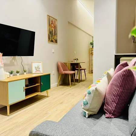 Cozy & Stylish Loft Near Center Daire *