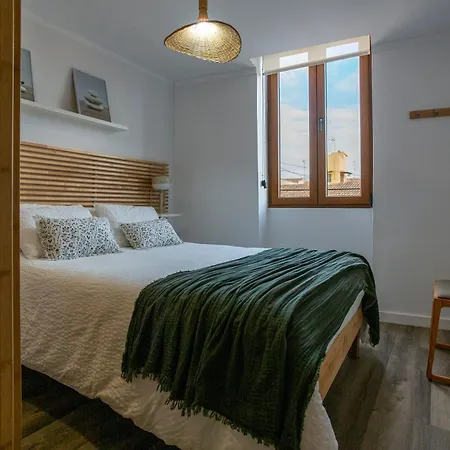 Valencia El Carmen, estupendo piso nuevo, con ascensor Apartamento *