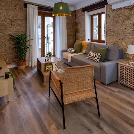 Valencia El Carmen, estupendo piso nuevo, con ascensor Apartamento *