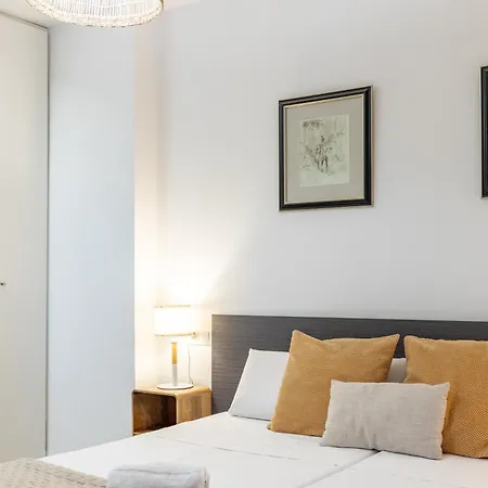 Travel Habitat Ayuntamiento * Valencia