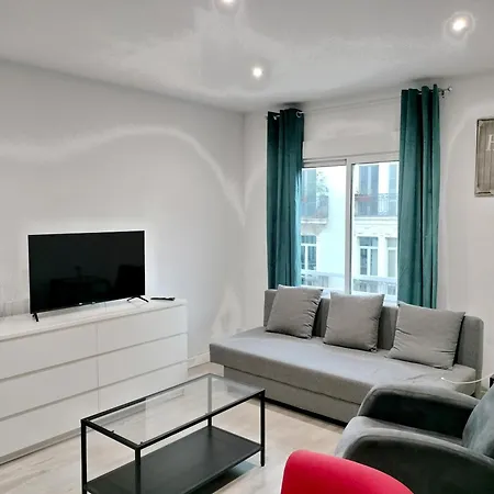 Familias Y Grupos Muy Grande En El Centro De Valencia