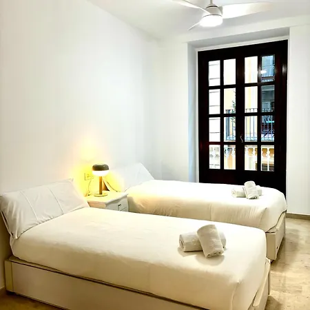 Apartment Travel Habitat Lonja De La Seda De *