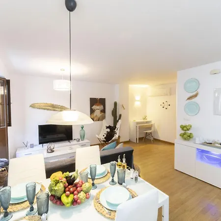 Singularstays Center Apartmán