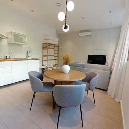 Blanq Marina Suites Aparthotel Valencia