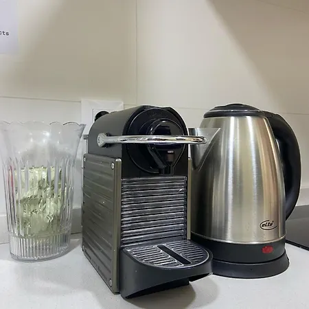 民宿 Frente Estacion De Tren Joaquin Sorolla 瓦伦西亚