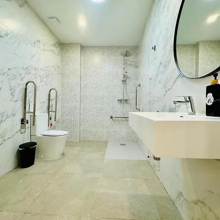 Апартаменты Flat A - Wide & Cool Flat Next To Historic Center *