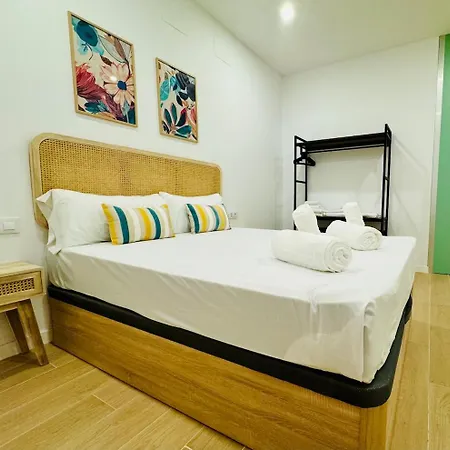 Flat A - Wide & Cool Flat Next To Historic Center *