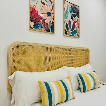 Flat A - Wide & Cool Flat Next To Historic Center Апартаменты *