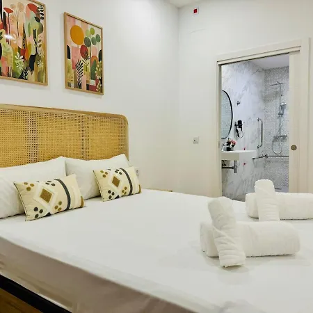 Apartament Flat B - Wide & Beautifull Flat Near Historic Center Walencja