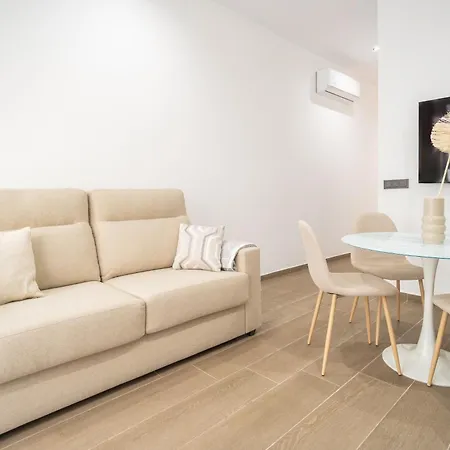 Flats-elegante, Junto Al Roig Arena *