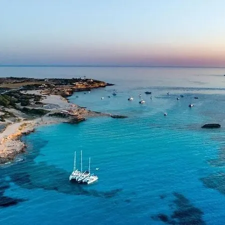 Botel Barco Sobre El Mar *