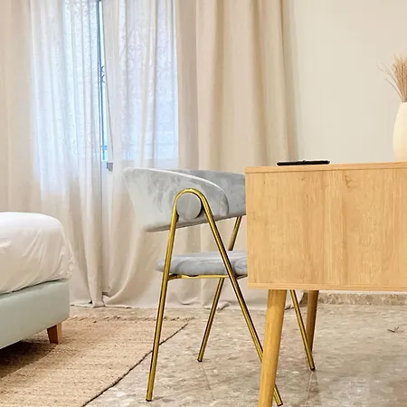 Valencia, Netflix, 4 Mins Walk To The *