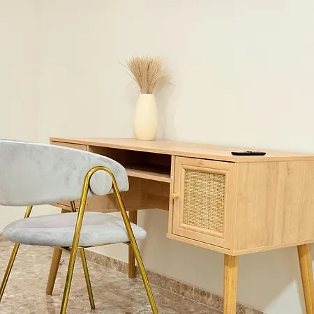 Valencia, Netflix, 4 Mins Walk To The Valencia