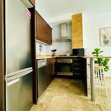 Abat 2 Cool & Wide Flat Next To The Cathedral *