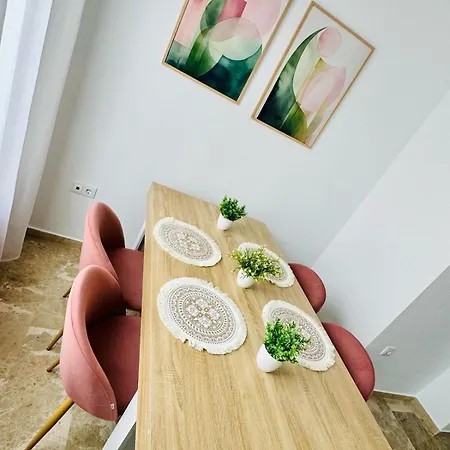 Abat 2 Cool & Wide Flat Next To The Cathedral Apartment