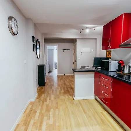 Queen Apt, 2min To Beach, Terrace, 3bd, 6pax Valencia