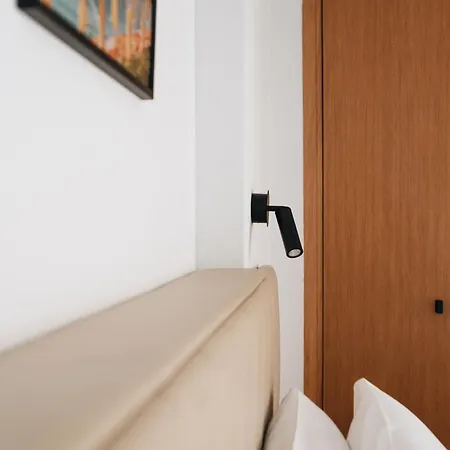 White * 瓦伦西亚