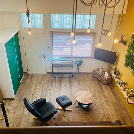 Duplex Tipo Loft De Estilo Selvatico Y Safari, Con Encanto Y A Pasos Del Mar דירה