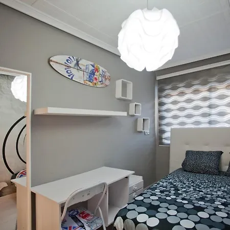 Apartment 4-bed Sleeps 7 Free Parking Valencia
