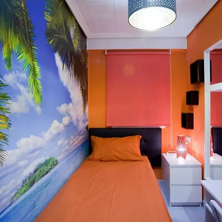Apartment 4-bed Sleeps 7 Free Parking