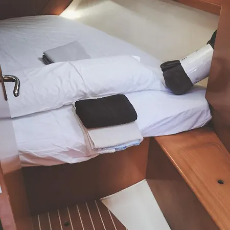 Magnificent Sailboat With Free Parking For Cars Valenza